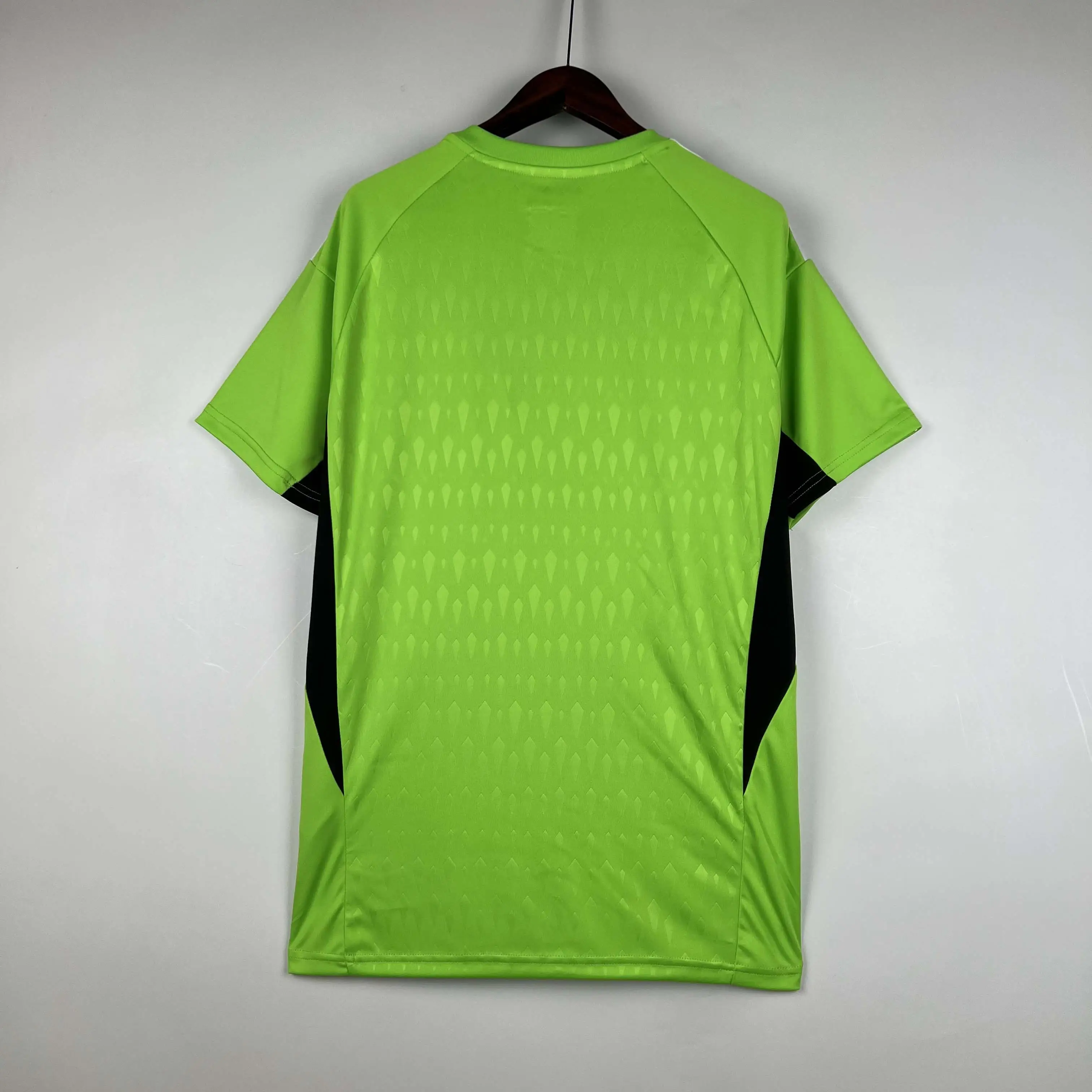 レアルマドリード 2023/2024 ユニフォーム ゴールキーパー 蛍光色 Tシャツ